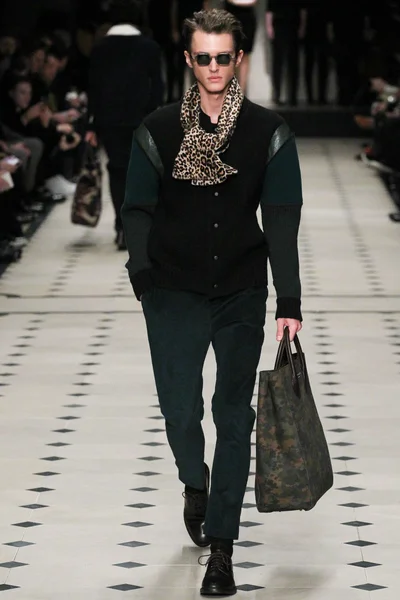 Look 32